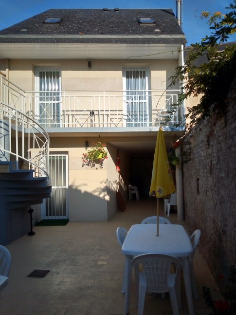 facade maison avec cour