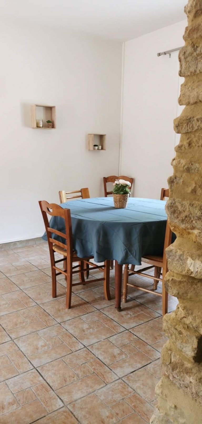 TABLE A MANGER